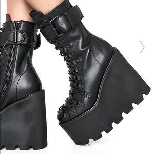 Current Mood Traitor Boots NWOT